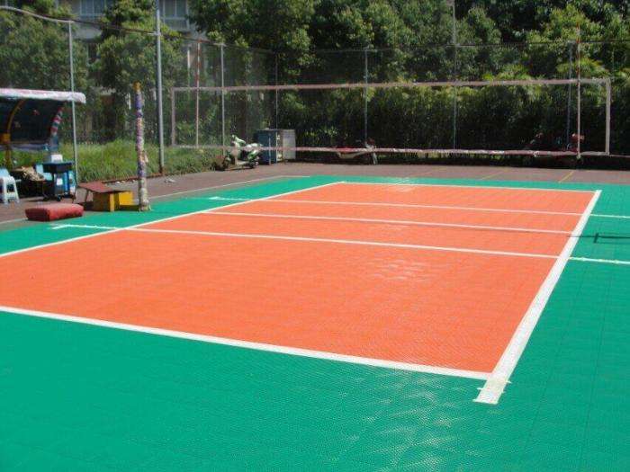 室外排球場都在用懸浮式拼裝運(yùn)動(dòng)地板